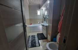 Apartament cu 2 camere, spatios, decomandat, perfect pentru investitie