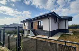 Casa individuala cu garaj, 435 mp de teren, zona Valea Adanca