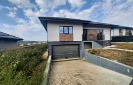 Casa individuala cu garaj, 435 mp de teren, zona Valea Adanca