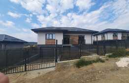 Casa individuala cu garaj, 435 mp de teren, zona Valea Adanca