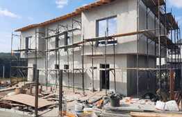 Casa de tip duplex de 4 camere, 93 mp utili si 23 mp de terasa, zona Valea Adanca