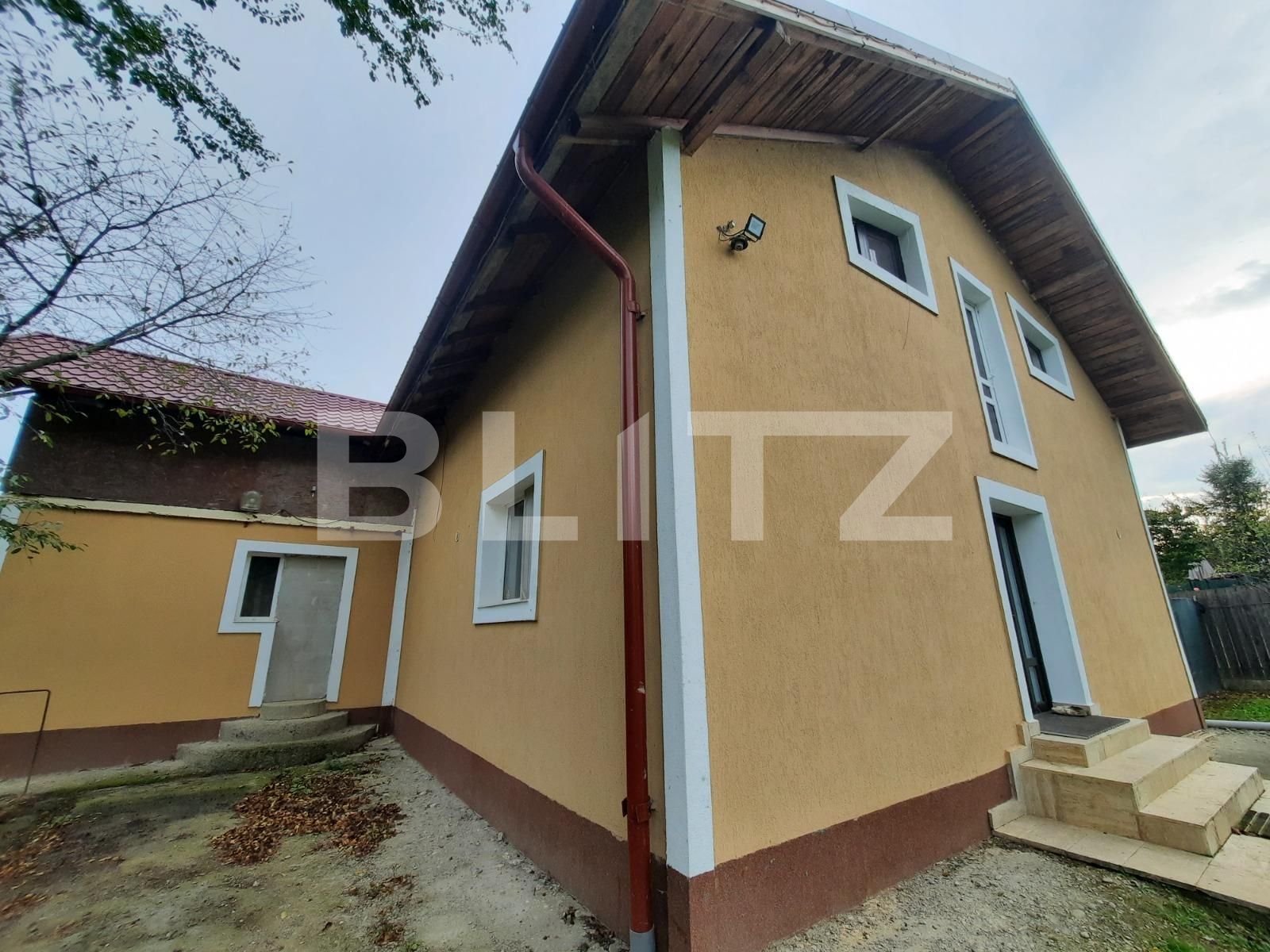 Casa individuala de 6 camere, 286 mp, 2000 mp de teren, zona Tomesti-Chicerea