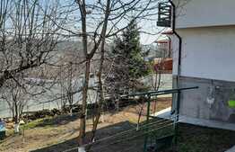 Case in oras de 242 mp utili, teren 667 mp, zona Sararie