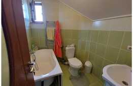 Case in oras de 242 mp utili, teren 667 mp, zona Sararie