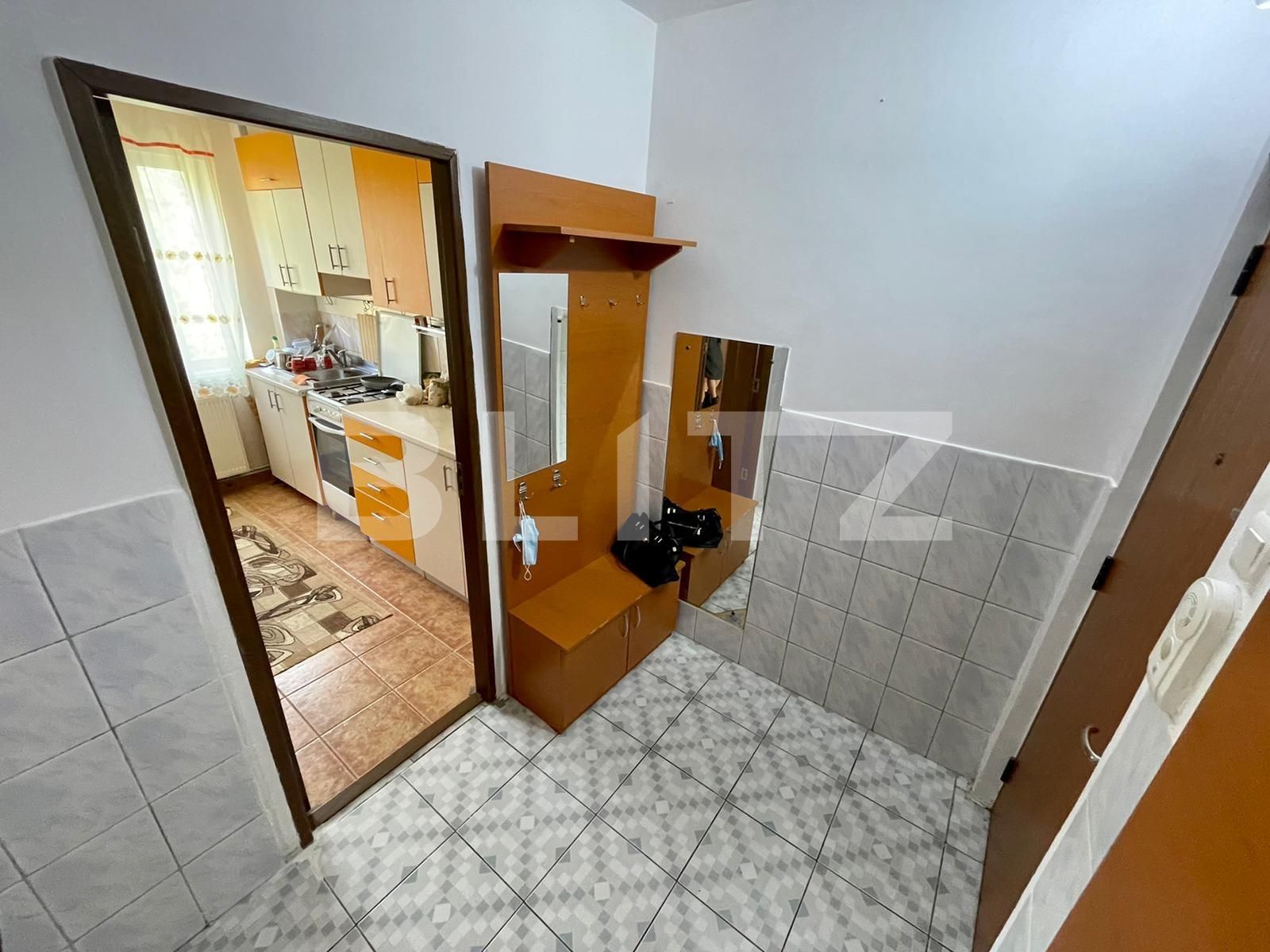 Apartament de 2 camere, semidecomandat, mobilat, zona Tatarasi Ciurchi