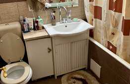 Apartament de 3 camere decomandat, etaj intermediar, zona Ciurchi