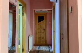 Apartament de 3 camere decomandat, etaj intermediar, zona Ciurchi