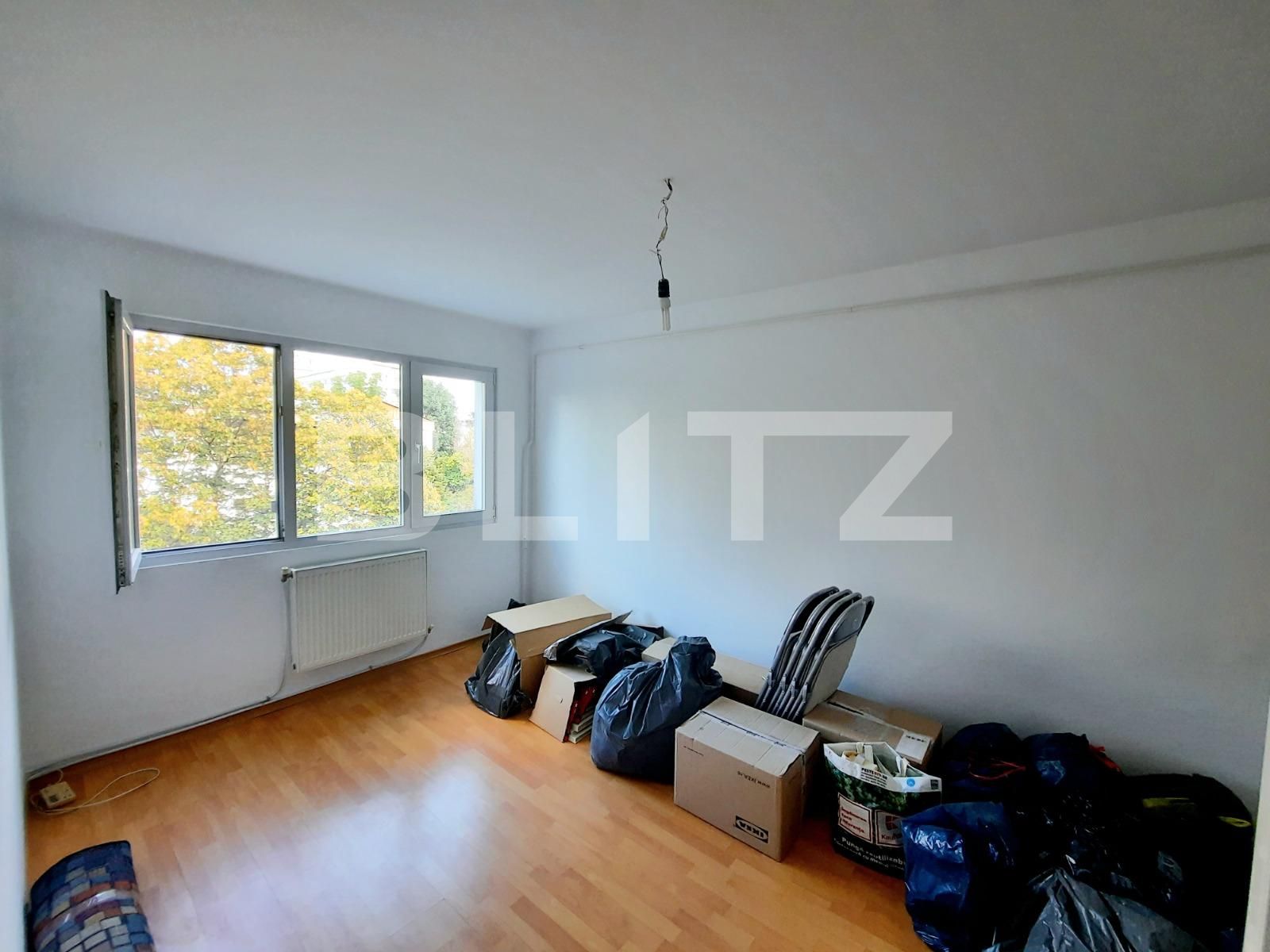Apartament cu 2 camere, 52.2 mp cu balcon, central, zona Podu Ros