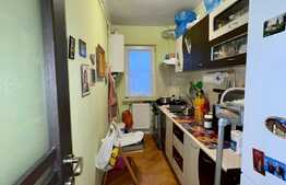 Apartament de 3 camere, decomandat, lift renovat, zona Mircea cel Batran