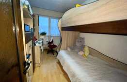 Apartament de 3 camere, decomandat, lift renovat, zona Mircea cel Batran