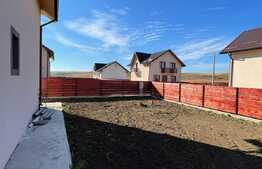 Casa individuala cu 4 camere pe un teren de 424 mp, zona Letcani