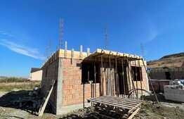 Casa individuala cu 4 camere pe un teren de 424 mp, zona Letcani