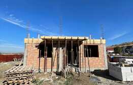 Casa individuala cu 4 camere pe un teren de 424 mp, zona Letcani