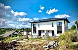 Casa de tip duplex de 4 camere cu canalizare, zona Lidl Bucium!