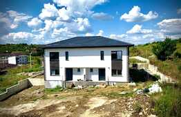 Casa de tip duplex de 4 camere cu canalizare, zona Lidl Bucium!