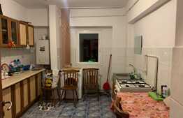 Apartament de 3 camere, decomandat, zona Pacurari