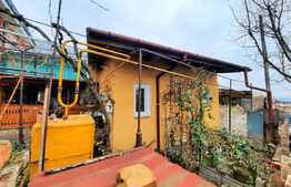 Casa individuala cu garaj si spatiu comercial, aproape de centru