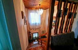 Casa individuala cu garaj si spatiu comercial, aproape de centru