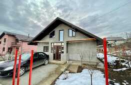 Casa individuala cu semineu, 500 mp teren, zona Holboca