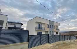 Casa de tip duplex cu 4 camere, 107 mp utili, zona Valea Adanca