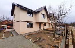 Casa de tip triplex cu 4 camere, 93 mp, zona Lunca Cetatuii