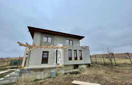 Casa cu 4 camere, 164 mp utili, 577 mp de teren, Miroslava