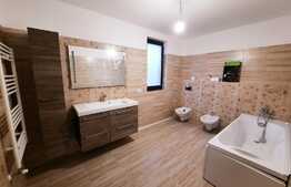 Casa cu 4 camere de 118 mp, teren de 435 mp, Valea Adanca