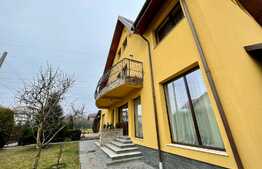 Vila de 6 camere, 296 mp utili, zona Aleea Strugurilor