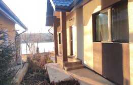 Casa premium, mobilata, 350 mp teren, pe malul lacului Rediu