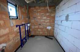 Casa individuala de 4 camere cu canalizare, 684 mp teren, zona Gaureni