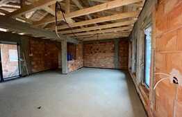 Casa individuala de 4 camere cu canalizare, 684 mp teren, zona Gaureni