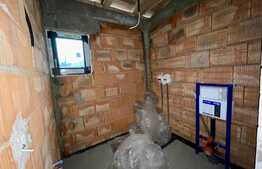 Casa individuala de 4 camere cu canalizare, 684 mp teren, zona Gaureni