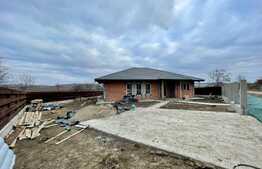 Casa individuala de 4 camere cu canalizare, 684 mp teren, zona Gaureni