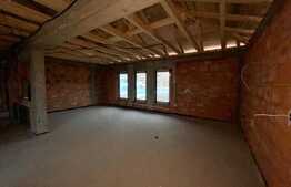 Casa individuala de 4 camere cu canalizare, 684 mp teren, zona Gaureni