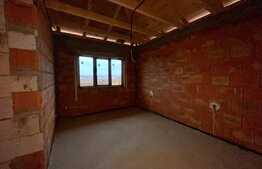 Casa individuala de 4 camere cu canalizare, 684 mp teren, zona Gaureni