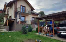 Casa de 4 camere cu semineu, 140 mp, 505 mp teren, Galata