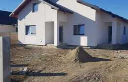 Casa cu 5 camere de 130 mp, teren de 500 mp, Dumesti