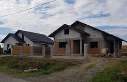 Casa cu 5 camere de 130 mp, teren de 500 mp, Dumesti