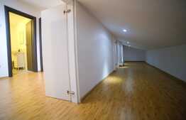 Apartament spatios de 4 camere, decomandat cu doua locuri parcare, zona Cug