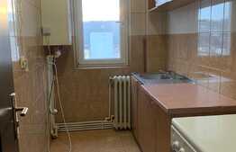 Apartament de 3 camere, priveliste frumoasa, decomandat, zona Mircea cel Batran