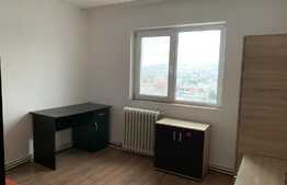 Apartament de 3 camere, priveliste frumoasa, decomandat, zona Mircea cel Batran