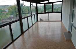 Apartament 3 camere decomandat, in zona linistita, Bucium