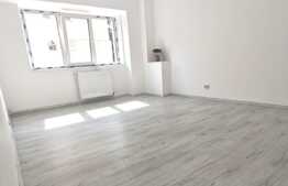 Apartament luminos de 3 camere decomandate, in Pacurari, la bulevard