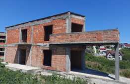 Casa la rosu de 105 mp utili, 600 mp teren, Valea Adanca 