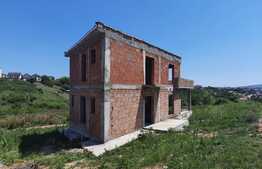 Casa la rosu de 105 mp utili, 600 mp teren, Valea Adanca 