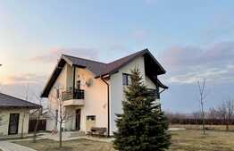 Casa de 4 camere cu vedere spre oras, 1750 mp teren, zona Miroslava 