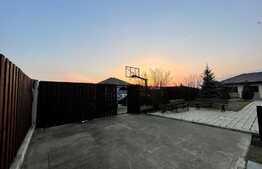 Casa de 4 camere cu vedere spre oras, 1750 mp teren, zona Miroslava 