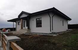 Casa plan parter, 104 mp, 500 mp de teren, Valea Adanca