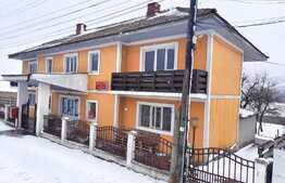 Cladire cu 25 de camere, 401 mp utili, 1300 mp teren, zona Schitu Duca