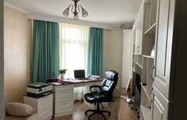 Apartament de 3 camere, 141 mp, decomandat, zona Bucium